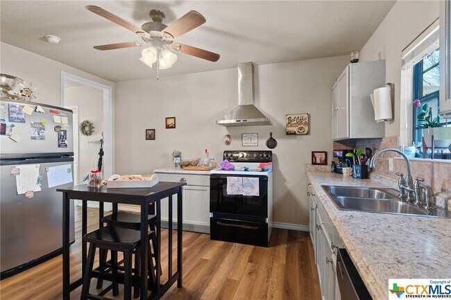 COCINA - 503 S Spring St