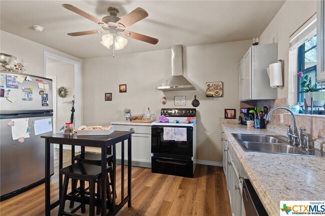 KITCHEN - 503 S Spring St