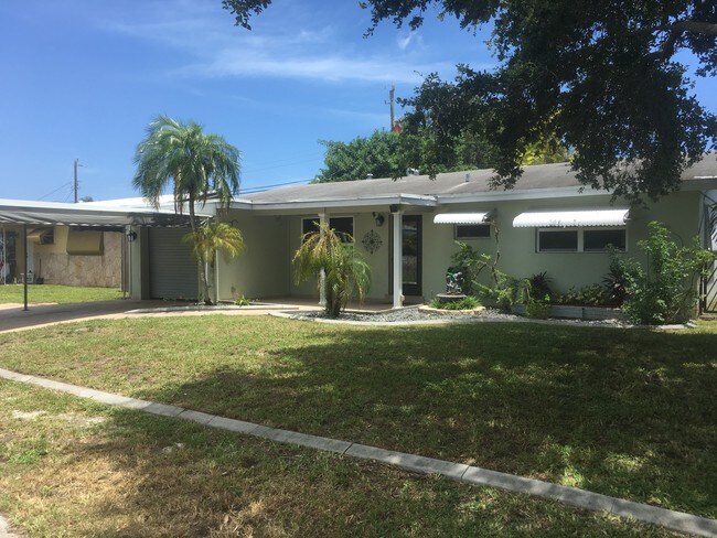 Building Photo - 4944 SW 25th Ave