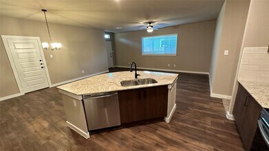 Building Photo - 9832 Grosbeak Ln