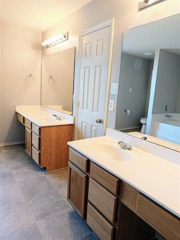 Building Photo - 4901 Thorn Hollow Dr