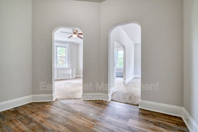 Foto del edificio - 3028 Glenmore Ave