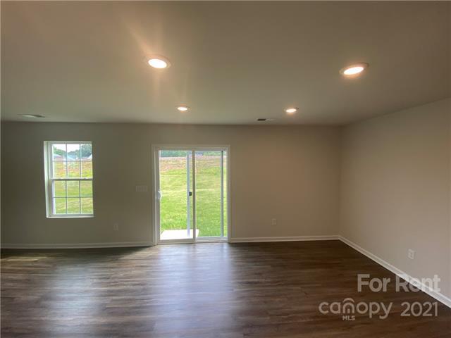 Building Photo - 2818 Loveday Dr