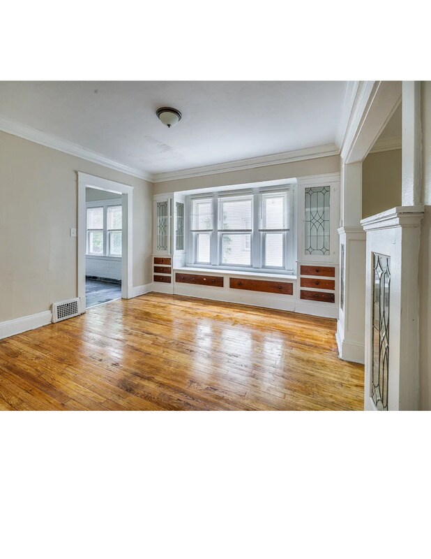 Foto del edificio - 12401 Parkhill Ave