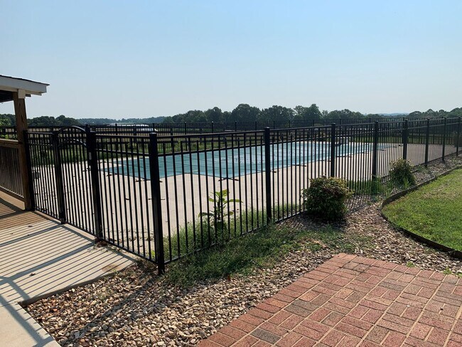 Building Photo - 2 Story Historic Home Near New London Academy