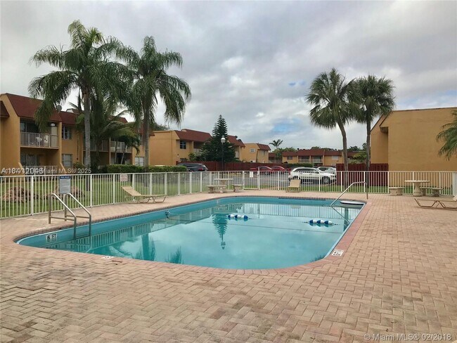 Foto del edificio - 9974 SW 88th St