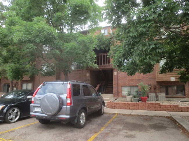 Building Photo - 324 Wright St