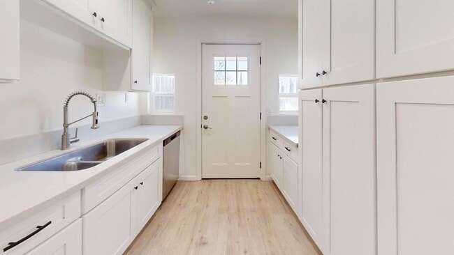 Building Photo - 2BD/1BA ADU Apartment in Belmont Heights