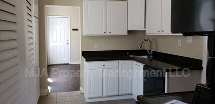 Building Photo - 1041 S 200 W