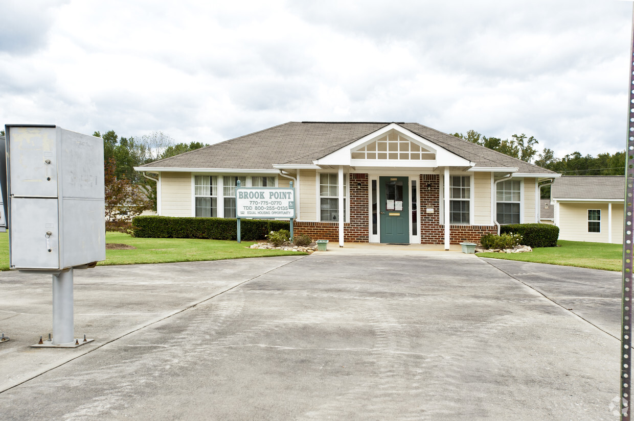 Primary Photo - Brook Point Apartments