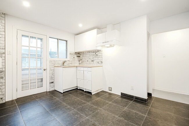 Building Photo - 3970 Rue Prieur E