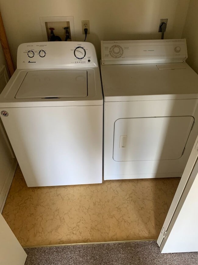 Building Photo - 3 bedroom duplex for rent - 206 Wakefield ...