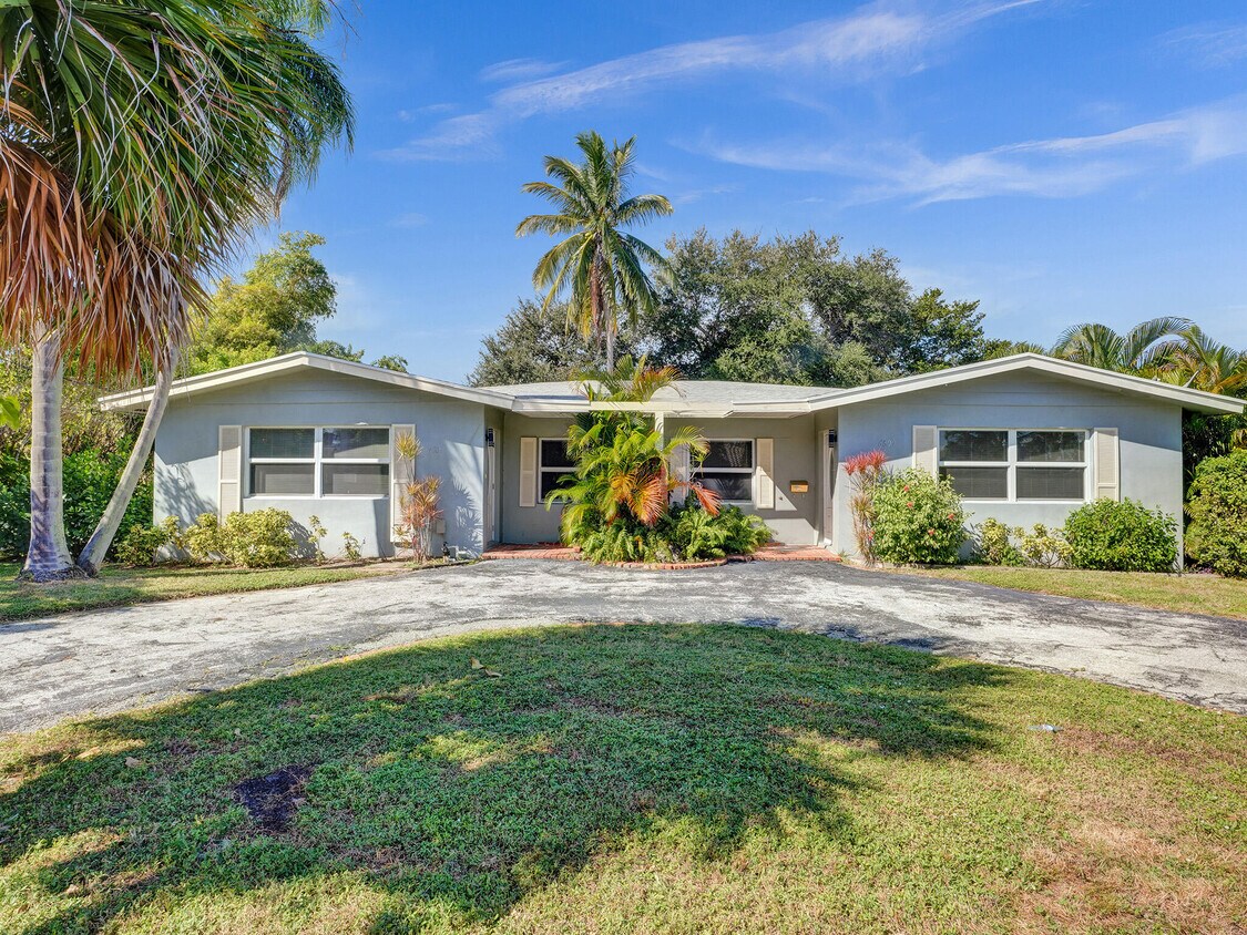 Foto principal - 6581 NE 7th Ave