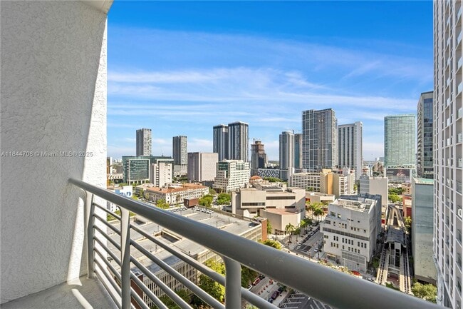 Foto del edificio - 133 NE 2nd Ave