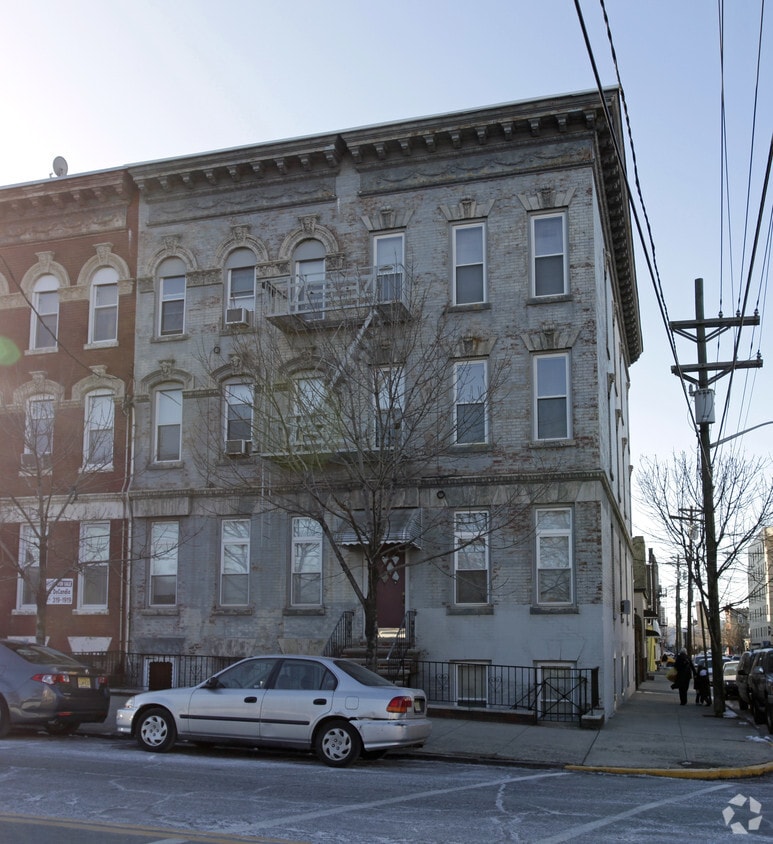Building Photo - 2315 New York Ave