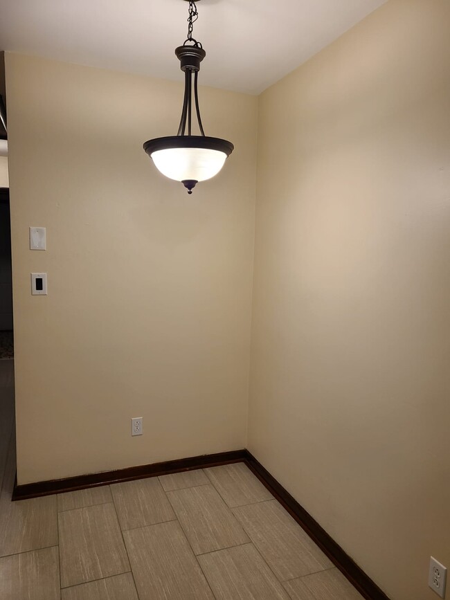 Building Photo - 309 Woodview Ave