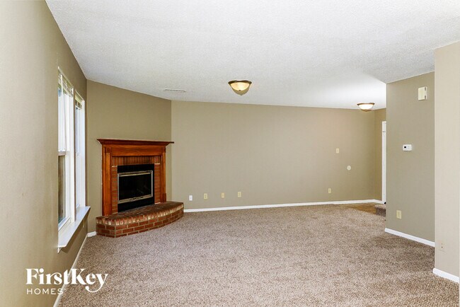 Building Photo - 2122 Southernwood Ln