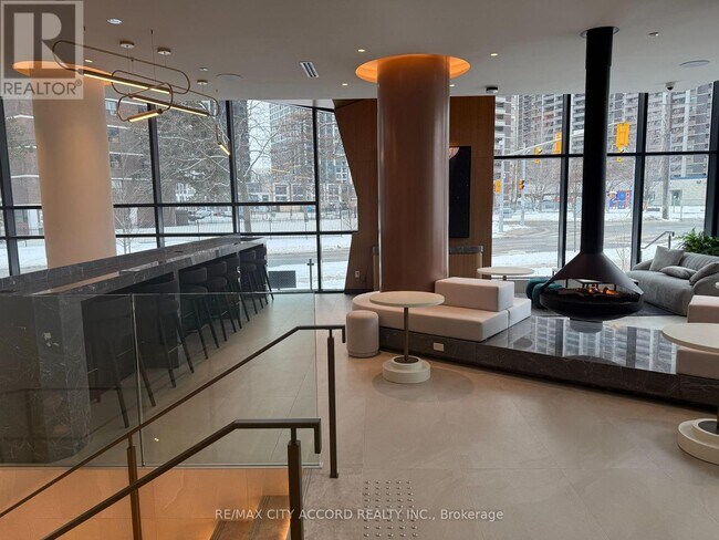 Photo du bâtiment - 60 Central Park Roadway