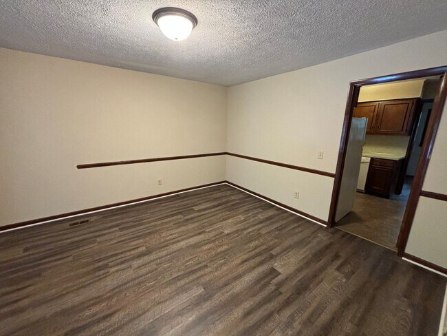 Foto del edificio - 1031 Crestwood Dr