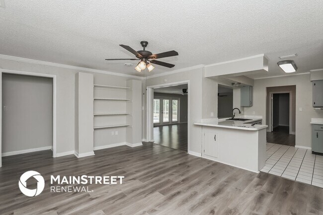 Building Photo - 4400 Old Colony Rd