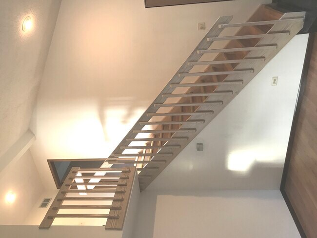 Foto del edificio - 1040 N Knollwood Dr