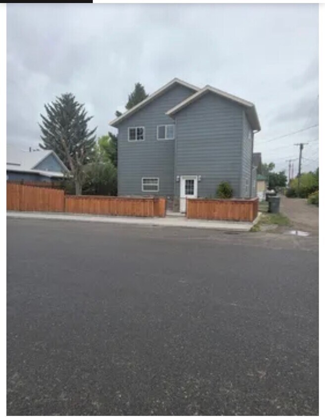 Foto principal - 523 E Sebree St