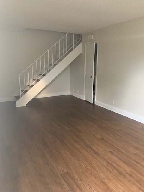 Foto del edificio - 3326 Lupine Dr