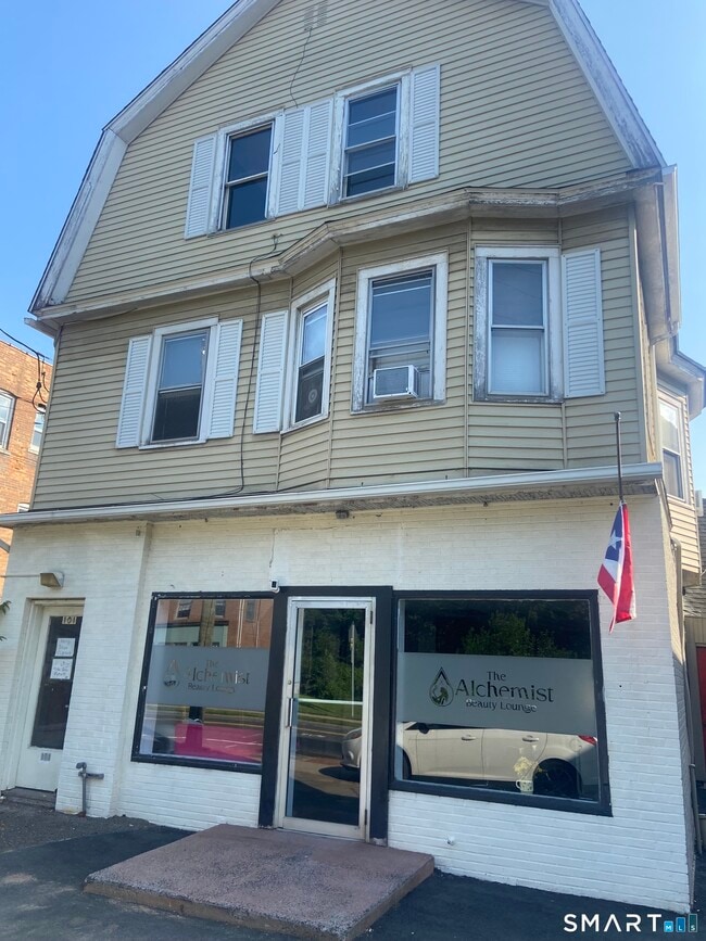 Building Photo - 101 Poquonock Ave
