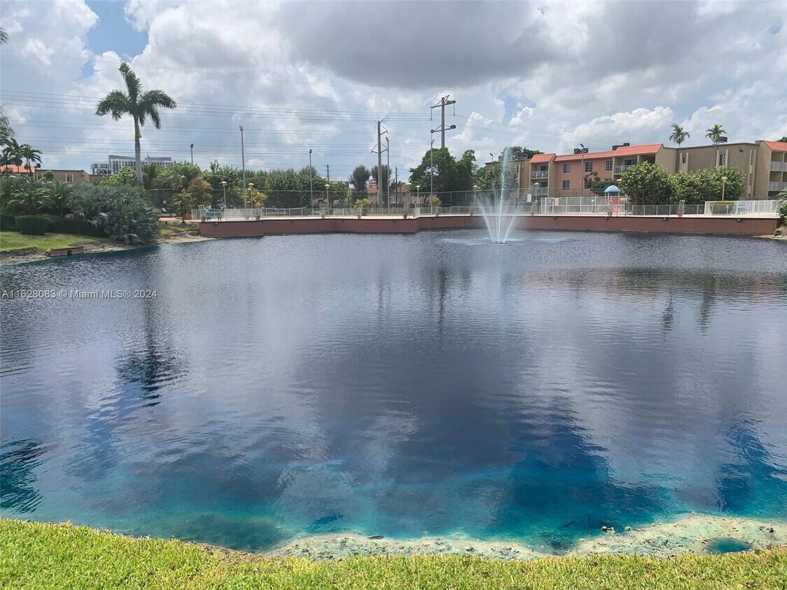 Foto principal - 5221 Geneva Ct