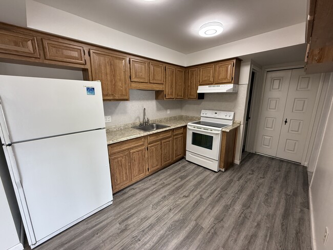 Building Photo - 29720 City Center Dr