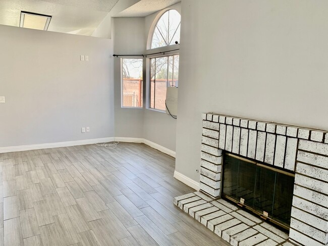 Building Photo - Nice Single Story Home