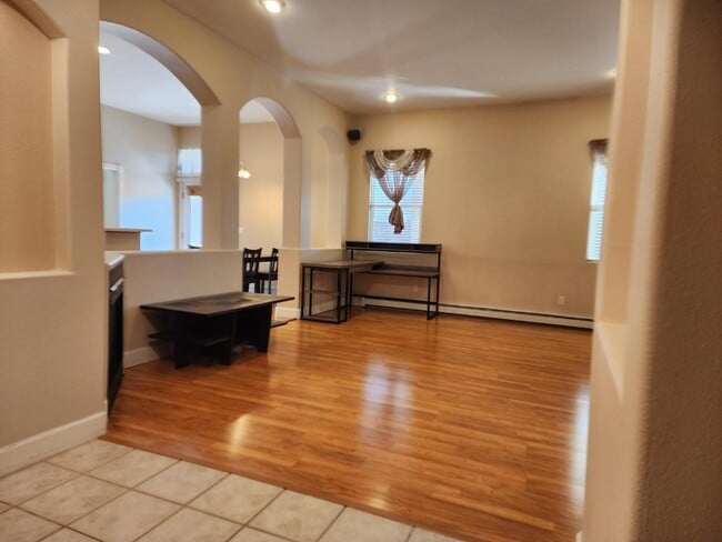 Building Photo - 650 Gemstone Way