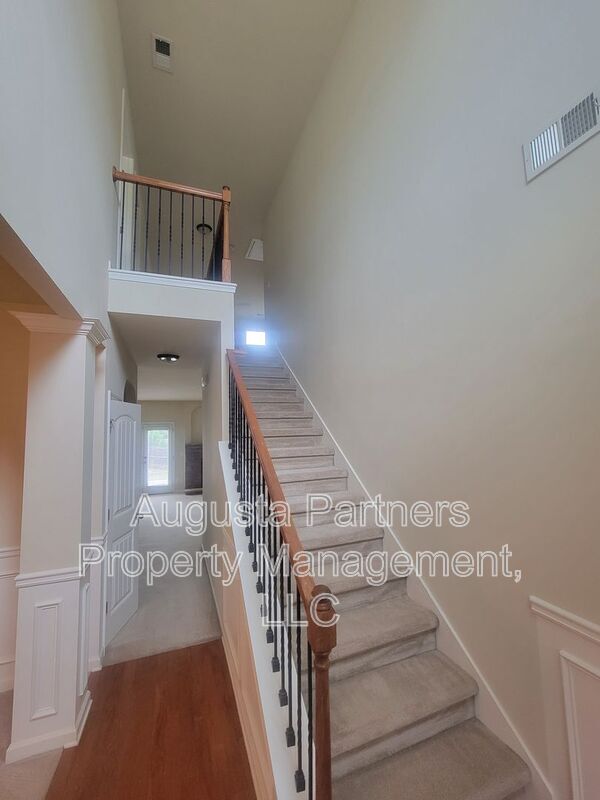 Building Photo - 607 Zizi Ct