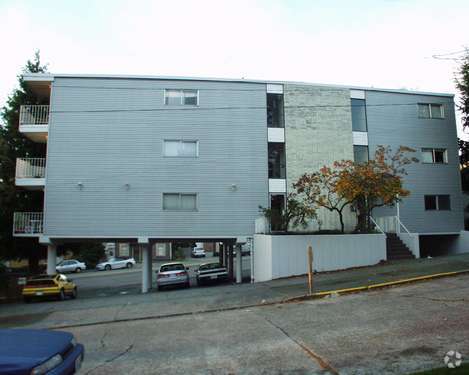 Alternate Building View 1 - Green Lake Park View Apartments