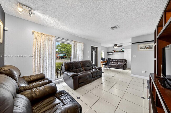 Foto del edificio - 10741 SW 153rd St