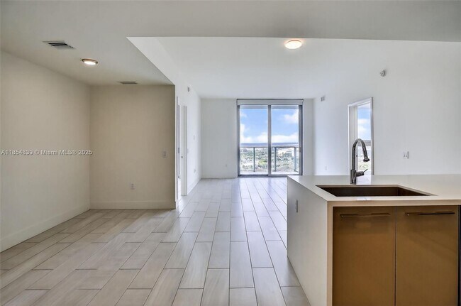 Building Photo - 2000 Metropica Wy
