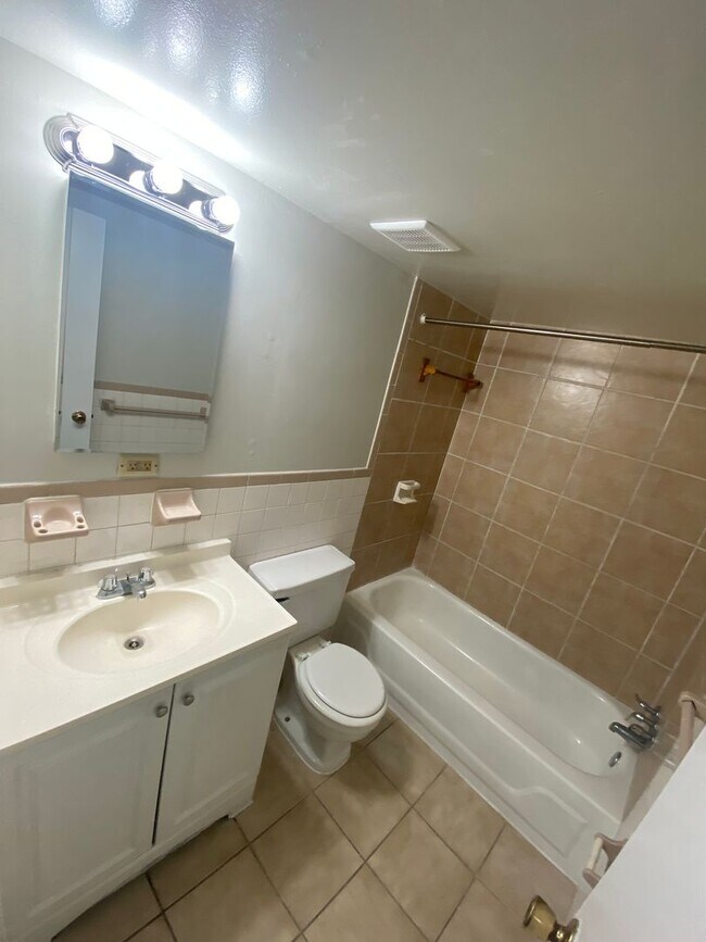 Foto del edificio - 1 bedroom-  NEW PAINT youtube video https:...