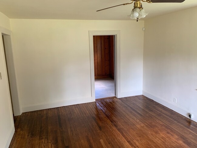 Building Photo - 3 Bedroom Brick Home With Hardwood Floors