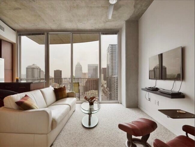 Building Photo - 360 Nueces St