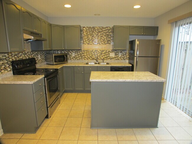 Foto del edificio - Pristine 2 bedroom, 2.5 bath Townhome located in the Roxborough Community!