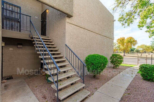 Foto del edificio - 4444 E Paradise Vlg Pkwy S