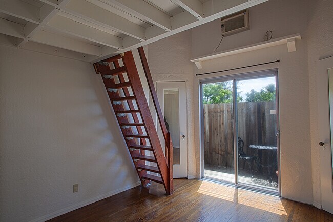 Building Photo - 1548 Cerro Gordo St
