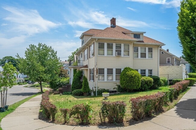 Building Photo - 68 Maplewood St