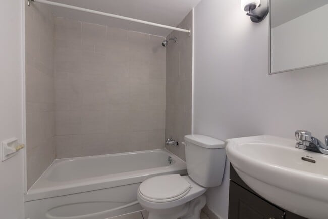 Building Photo - 2285 Rue St Mathieu