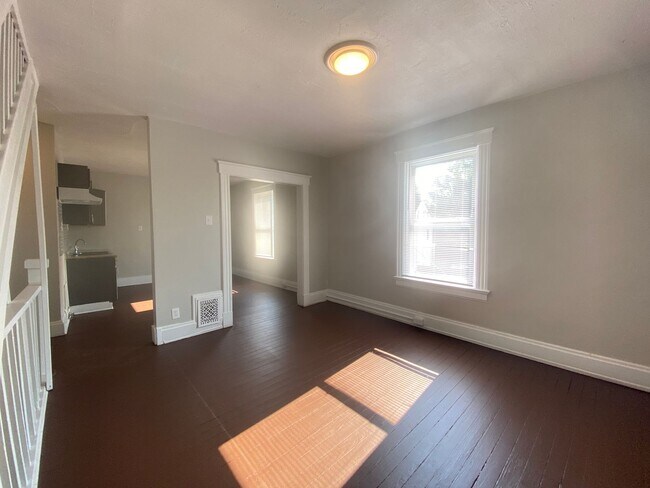 Foto del edificio - 1011 Purcell Ave