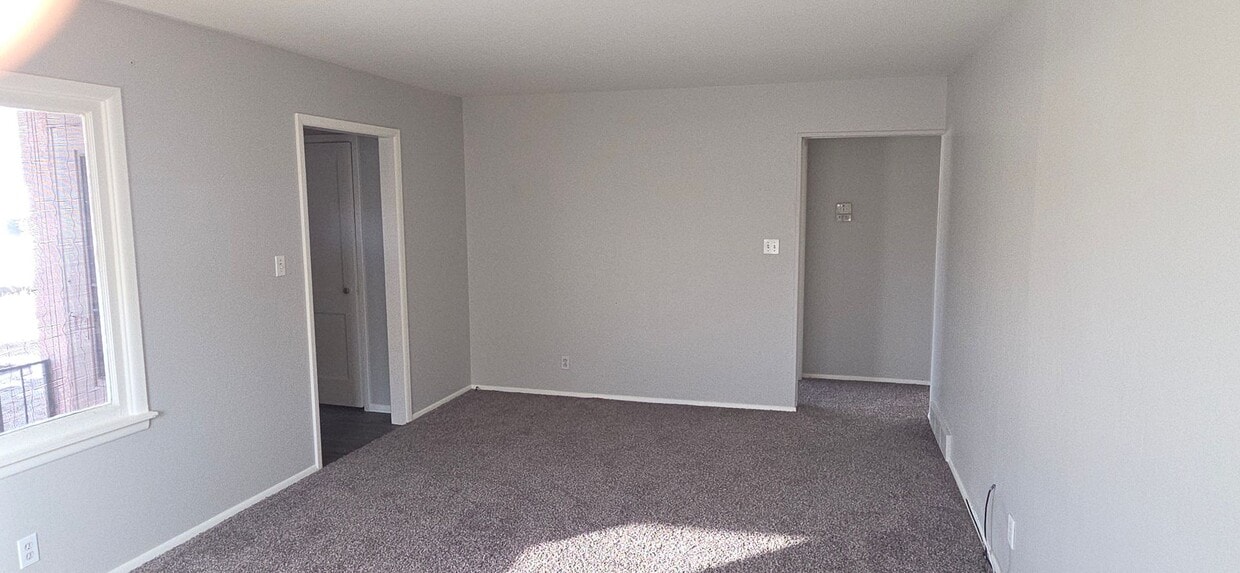 Building Photo - Fantastic downtown 2 bedroom remodeled home!