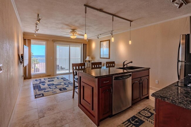 Building Photo - 2506 N Rocky Point Dr