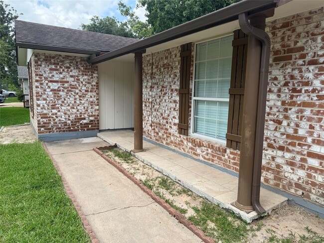 Building Photo - 2110 Bentvine Dr