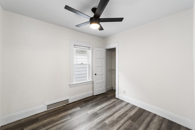 Building Photo - 1352 W 58th St