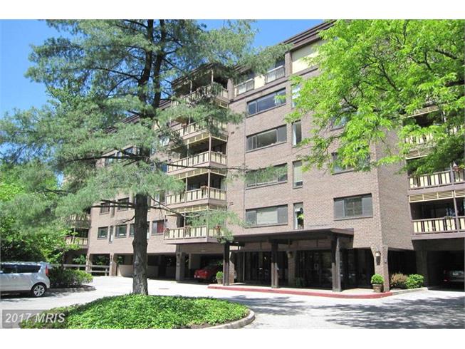 Luxury mid-rise condo - 200 Cross Keys Rd